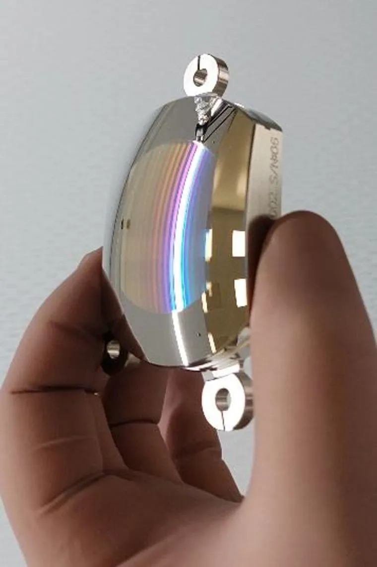 ELOIS free-form grating amos